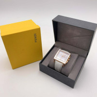 Fendi Armbanduhr aus Vergoldet in Weiß
