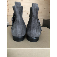 Burberry Ankle boots Leather in Grey