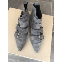 Burberry Stiefeletten aus Leder in Grau