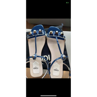 Fendi Sandalen aus Lackleder in Blau