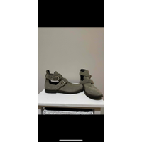 Burberry Stiefel aus Wildleder in Grau
