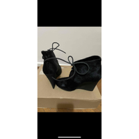 Burberry Stiefel aus Pelz in Schwarz