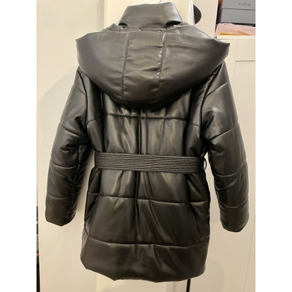 Nanushka  Jacke/Mantel aus Leder in Schwarz
