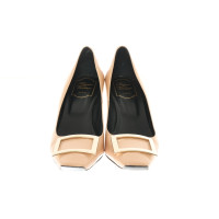 Roger Vivier Pumps/Peeptoes Patent leather in Nude