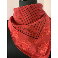 Gianni Versace Echarpe/Foulard en Soie en Rouge