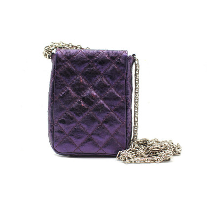 Chanel Clutch aus Leder in Violett