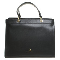 Aigner Handtasche aus Leder in Schwarz