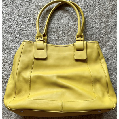 Salvatore Ferragamo Shopper Leather in Yellow