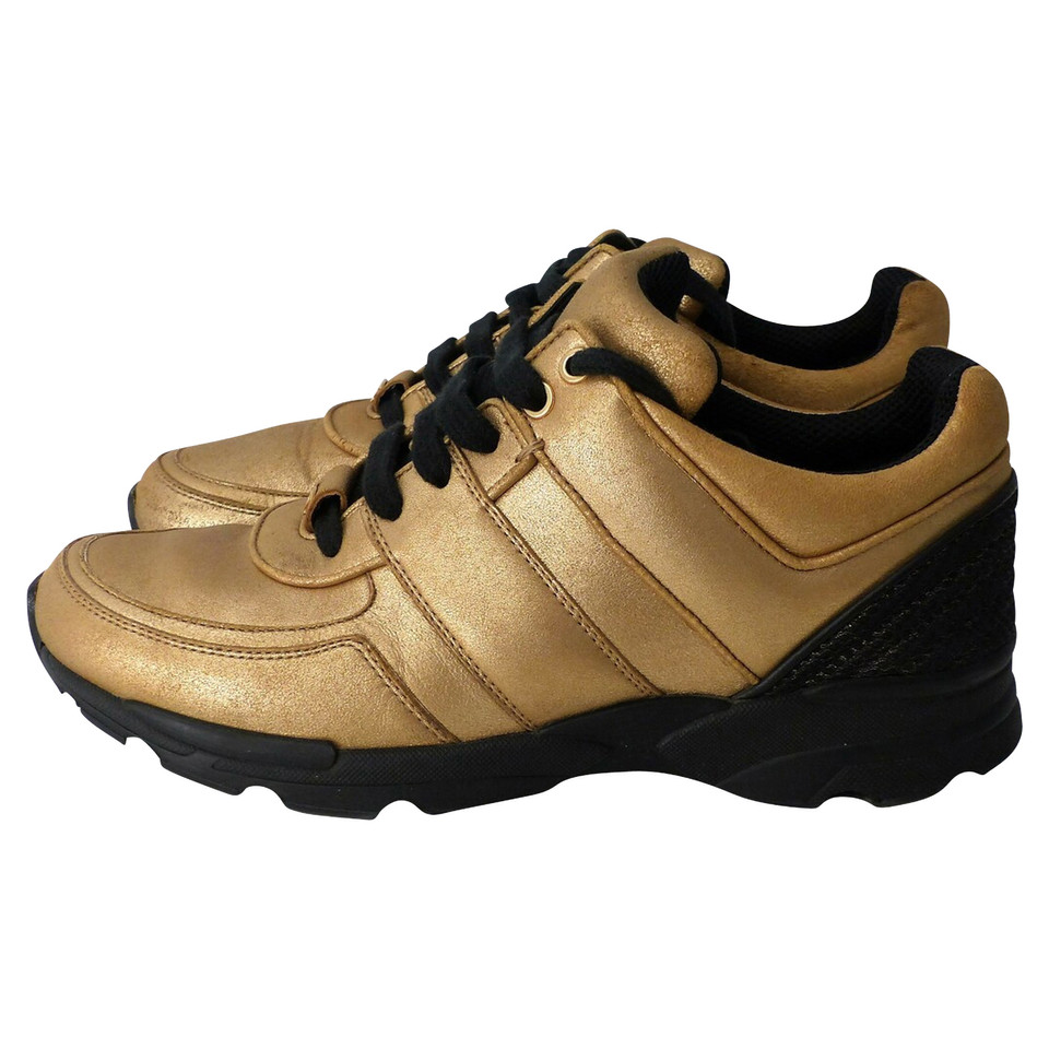Chanel Sneakers aus Leder in Gold