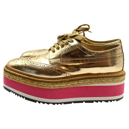 Prada Sneakers aus Leder in Gold