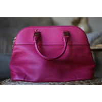 Gianni Versace Handtasche aus Leder in Fuchsia