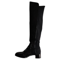 Stuart Weitzman Stiefel aus Lackleder in Schwarz