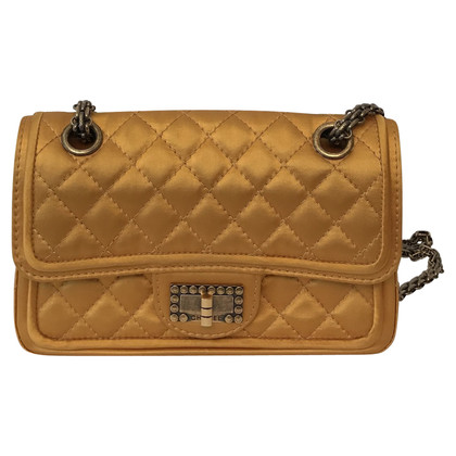 Chanel Flap Bag in Seta in Oro