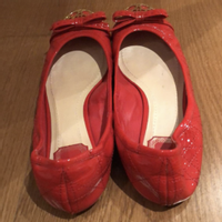 Christian Dior Slipper/Ballerinas aus Lackleder in Rot
