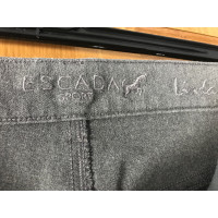 Escada Paire de Pantalon en Gris