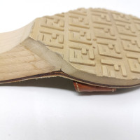 Fendi Sandalen aus Leder in Beige