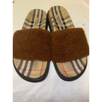 Burberry Sandals Fur in Brown