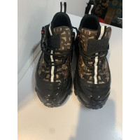 Burberry Sneakers aus Leder in Braun
