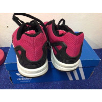 Adidas Sneakers aus Canvas in Fuchsia
