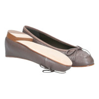 Chanel Slippers/Ballerina's Leer in Taupe