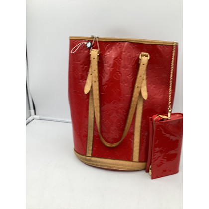 Louis Vuitton Bucket Bag Patent leather in Red