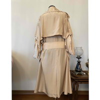 Halston Jacke/Mantel aus Seide in Beige