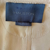 Halston Jacke/Mantel aus Seide in Beige