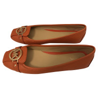 Michael Kors Pumps/Peeptoes aus Leder in Orange