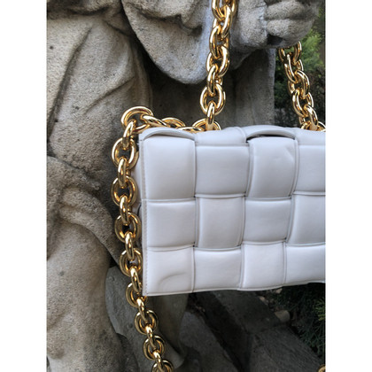 Bottega Veneta Chain Cassette aus Leder in Weiß