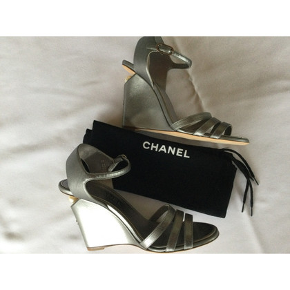 Chanel Wedges aus Leder in Grau