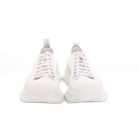 Alexander McQueen Sneakers aus Canvas in Weiß