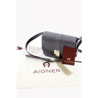 Aigner Shoulder bag Leather in Violet