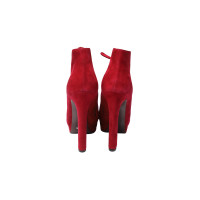 Alexander McQueen Stiefeletten aus Wildleder in Rot