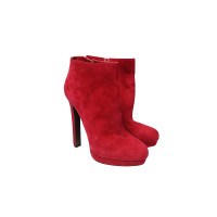 Alexander McQueen Ankle boots Suede in Red