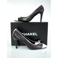 Chanel Pumps/Peeptoes Leer in Zwart