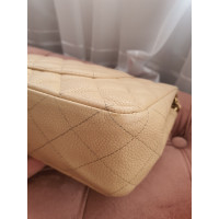 Chanel Classic Flap Bag en cuir verni beige