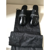 Givenchy Sandali in Pelle verniciata in Nero
