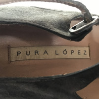 Pura Lopez Pumps/Peeptoes aus Wildleder in Grau