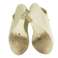 Burberry Chaussures compensées en Cuir verni en Blanc