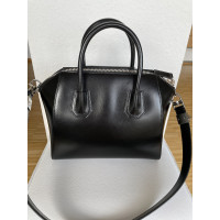 Givenchy Antigona Lock Tote Medium 28 aus Leder in Schwarz