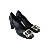 Roger Vivier Pumps/Peeptoes aus Lackleder in Schwarz