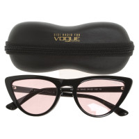 Andere Marke Vogue - Sonnenbrille in Schwarz