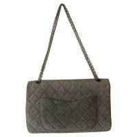 Chanel Classic Flap Bag in Pelle scamosciata in Grigio