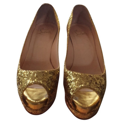 Christian Louboutin Pumps/Peeptoes in Gold