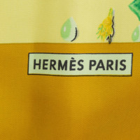 Hermès Seidencarré mit Rosenmotiv