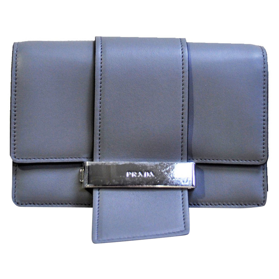 Prada Clutch aus Leder in Grau