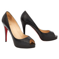 Christian Louboutin Décolleté/Spuntate in Pelle in Nero