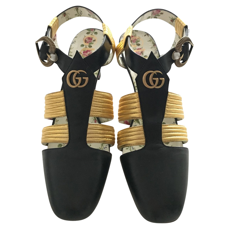 Gucci Pumps/Peeptoes aus Leder in Schwarz