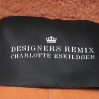 Designers Remix Jacke/Mantel aus Pelz in Orange