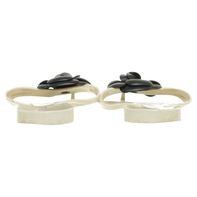Chanel Sandals in Cream - Second Hand 